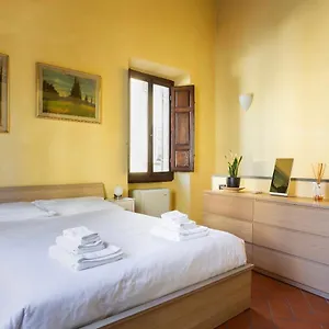  Apartment Cozy Classic Italian House Near Santa Croce, On The Lungarno