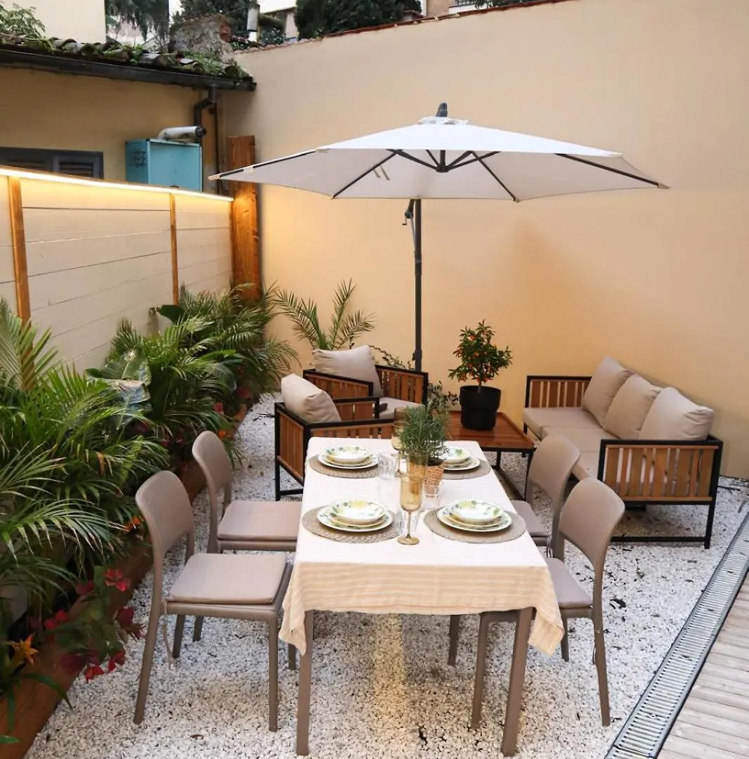 Four Seasons Apartment Florencie